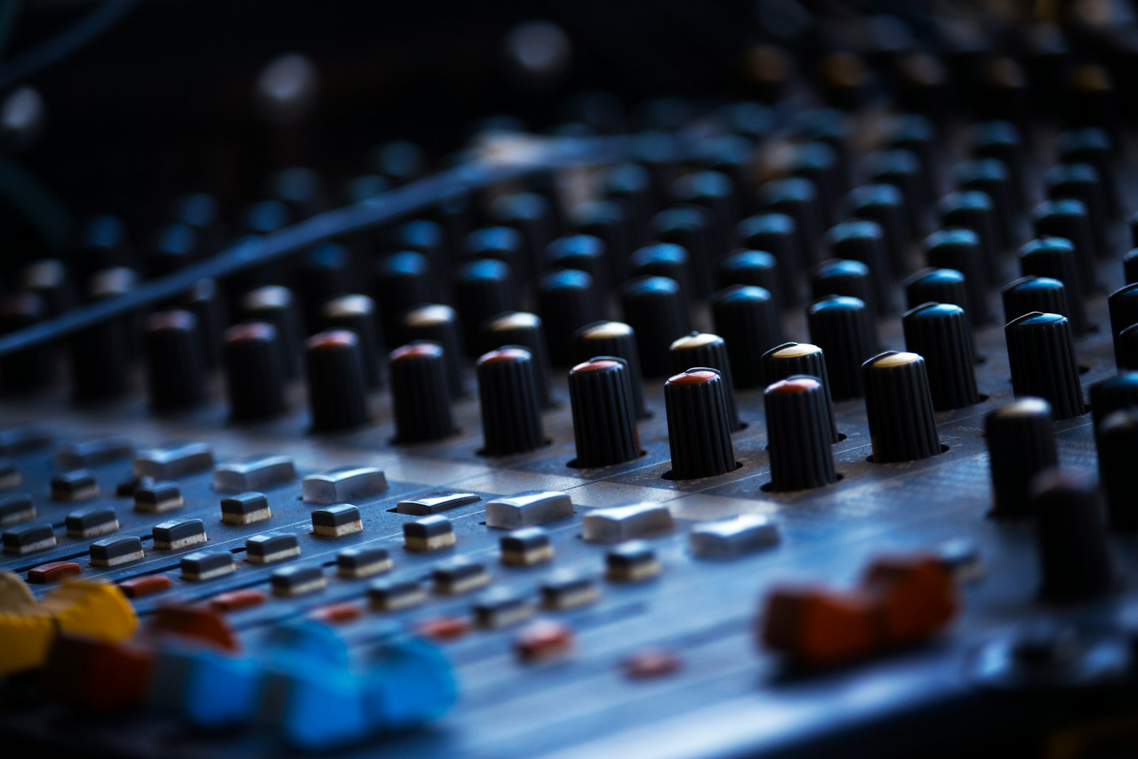 blue and red lego blocks